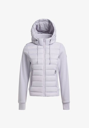 Šviesiai violetinė striukė su pūkuotu siūtu priekiu, užtrauktuku ir reguliuojama kapišonu. Turi ilgas rankoves ir šoninius kišeninius užtrauktukus. Minkšta tekstūra.