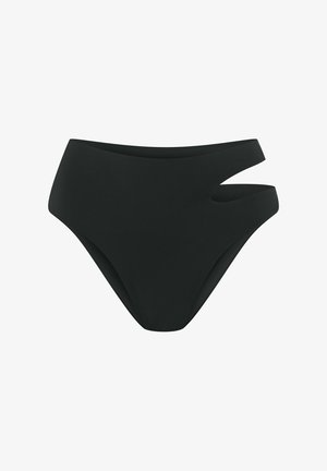 Czarny dół do kostiumu kąpielowego z wysokim stanem, z asymetrycznym wycięciem po jednej stronie. Gładka tekstura materiału, minimalistyczny styl.