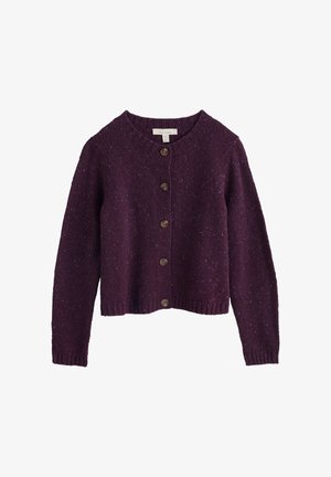 Cardigan in maglia viola con maniche lunghe, scollo rotondo, polsini e orlo a coste, e cinque bottoni marroni sulla parte anteriore.