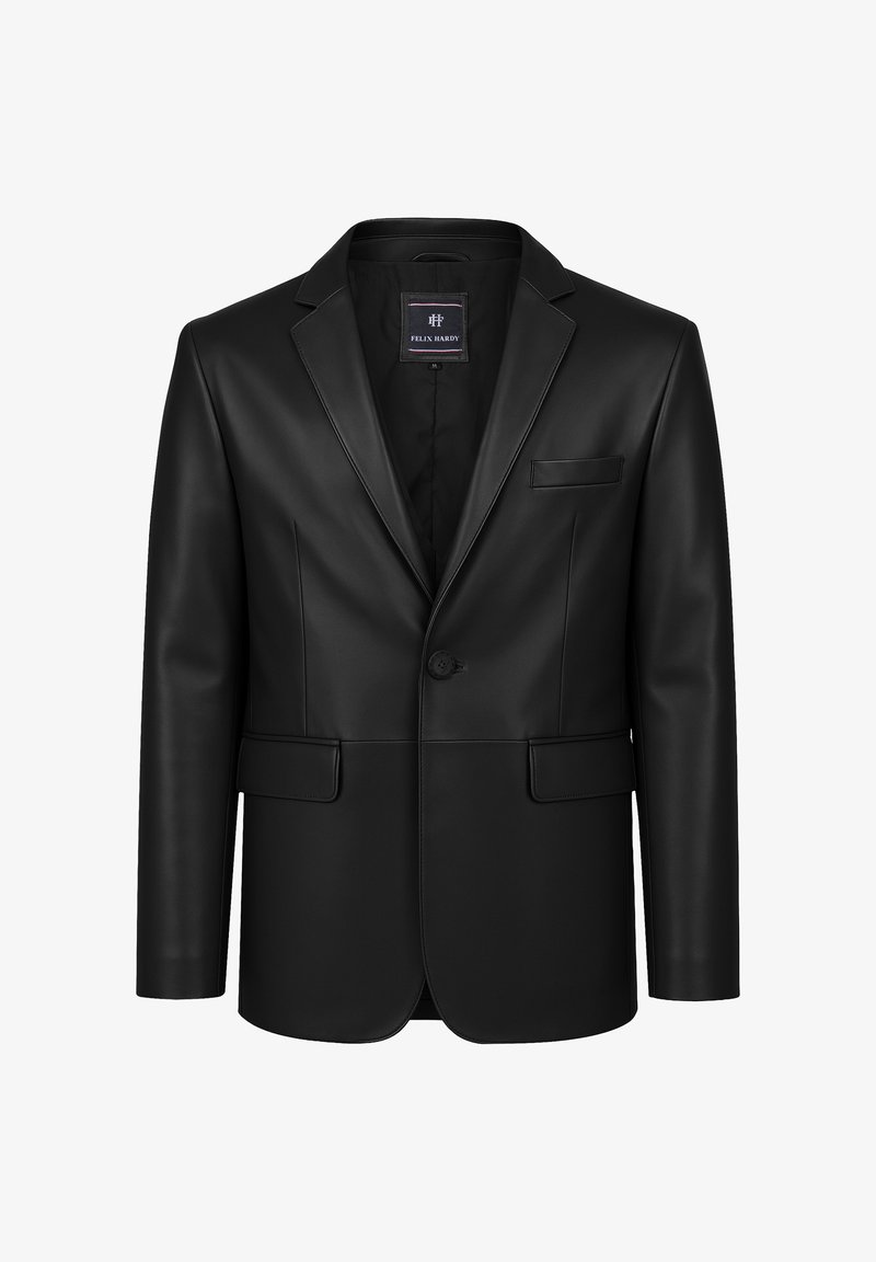 Schwarze Blazerjacke aus Leder mit einem Knopf, mit Reverskragen, zwei vorderen aufgesetzten Taschen und einer Brusttasche, vor einem weißen Hintergrund präsentiert.