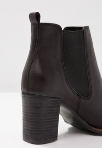 Pier One Botines bajos - black
