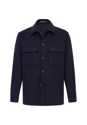 Giacca blu navy con frontale a bottoni, due tasche sul petto e maniche lunghe. Tessuto liscio con colletto strutturato e linee pulite.