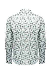 Langemouwen overhemd met een geometrisch groen-wit patroon, met een klassieke kraag en zwarte knoopdetails op de manchetten.