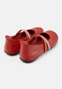 Camper RIGHT NINA - Ballerine con cinturino - hellrot