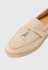 Steve Madden PORTLAND - Chaussons - bone