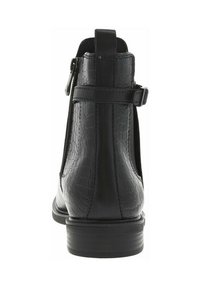 Bottine noire à effet crocodile texturé, avec des accents en cuir lisse, fermeture éclair et un petit talon bloc pour plus de stabilité.