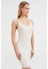 WE Fashion CURVE - Spodné tričko - white