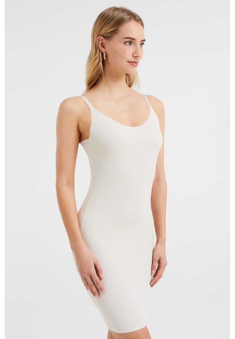 WE Fashion CURVE - Spodné tričko - white