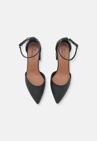 Call it Spring DALIAA - Saltos clássicos - black