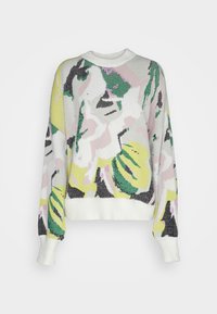 Pletený svetr s kulatým výstřihem a abstraktním květinovým vzorem v zelené, žluté, růžové a černé barvě na bílém podkladu. Žebrované manžety a lem.