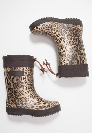 Bottes de pluie enfant imprimé léopard avec bordure noire et fermeture à cordon marron sur fond blanc.
