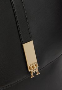 Tommy Hilfiger HERITAGE BACKPACK - Matkakott - black
