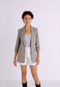 Vero Moda VMFRIDA REGULAR  - Blazer - silver mink