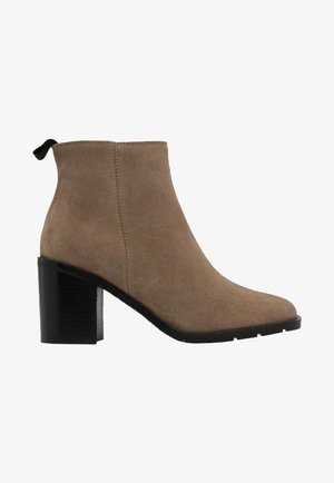 Ankle boots - sand