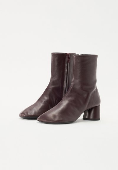 Proenza Schouler GLOVE - Botas clássicas de cano curto - oxblood