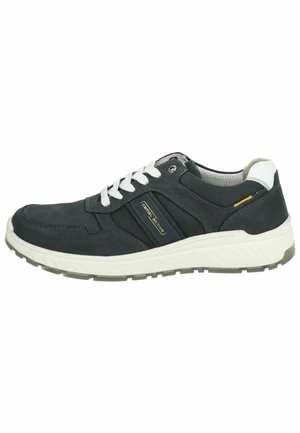 Mænds mørkegrå sneakers lavet af læder med hvide snørebånd, gummisål og subtile brandingdetaljer. Har polstret krave og detaljer i sort.