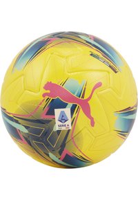 Puma fodbold med en tekstureret gul overflade, dynamiske blå og pink mønstre og Serie A-logo. Krum, traditionel sfærisk form.
