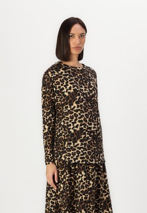 Langermet topp med leopardmønster, rund hals, mykt stoff og avslappet passform, sammen med et matchende skjørt.