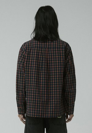 Classificação 7: Former - VIVIAN - Camisa