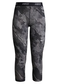 Czarne legginsy sportowe z nakrapianym szarym wzorem, wykonane z elastycznego materiału, z logo na pasku w talii i długością do połowy łydki.