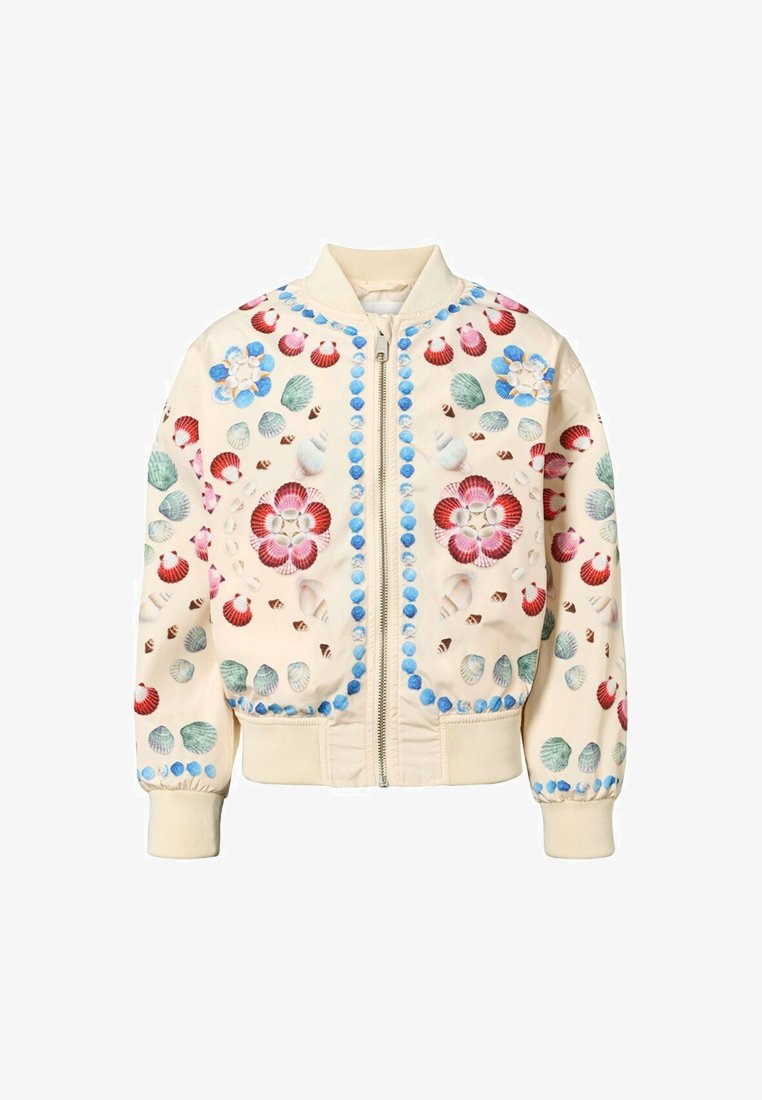 Blouson aviateur crème avec fermeture éclair frontale, décoré de motifs floraux multicolores en coquillages et bordure en coquillage bleu le long de la fermeture éclair et des poignets.