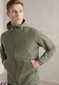 Nike Performance UNLIMITED - Trainingsjacke - medium olive/black