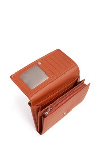 Portafoglio in pelle marrone con finitura texturizzata, dotato di una finestra per l'identificazione trasparente, numerosi scomparti per carte e un vano con zip per le monete.