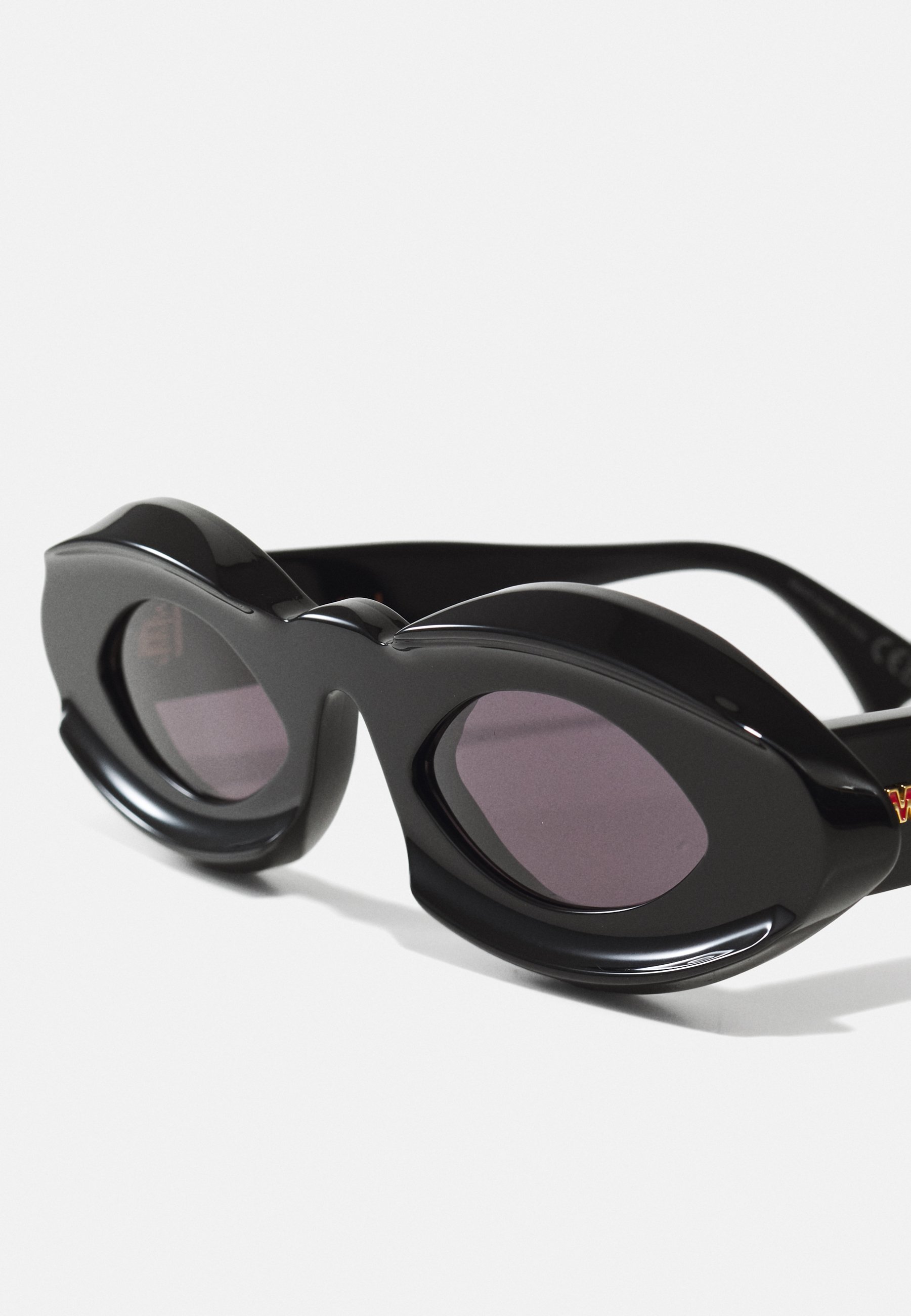 Marni Dark Doodad アセテートサングラス Marniのブラック Dark Doodad サングラスがセール中