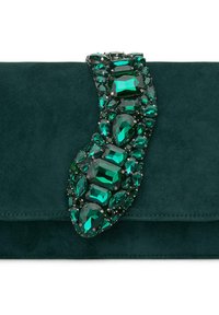 Zielona zamszowa kopertówka z dekoracyjnym klastrem różnorodnych kamieni szlachetnych w odcieniach zieleni, w różnych kształtach i rozmiarach.
