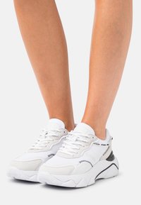 Guess Sneaker low - white