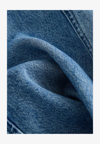 Nevybrané, mid blue