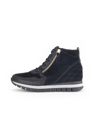 Sorte ruskind ankle boots med en sidelukning, strukturerede detaljer, gummisål og et quiltet mønster på bagsiden. Har en hvid stribe.