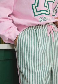 Next SET - Set lenjerie de noapte - green pink arizona