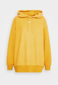 Keltainen huppari, joka on valmistettu pehmeästä, teksturoidusta kankaasta. Siinä on kiristysnauhallinen huppu, resorit hihansuissa ja valkoinen logo rinnassa. Boximainen istuvuus.