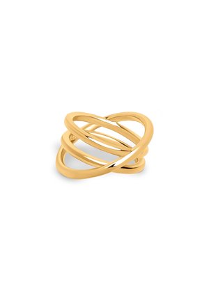 Skinnende guldring med tre sammenkoblede, glatte bånd, der danner et åbent, overlappende design på en hvid baggrund.