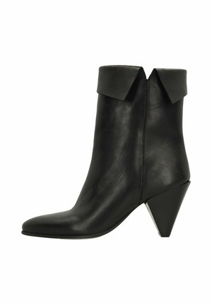 Stiefelette - black