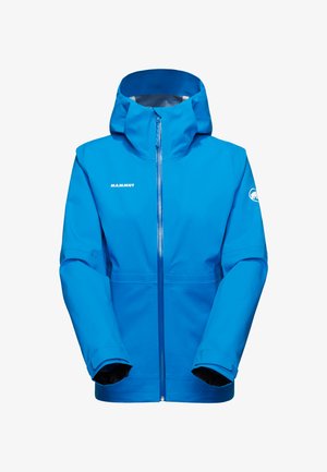 Giacca impermeabile blu con colletto alto e cappuccio regolabile. Presenta una zip frontale, polsini con velcro e logo sul petto e sulla manica.