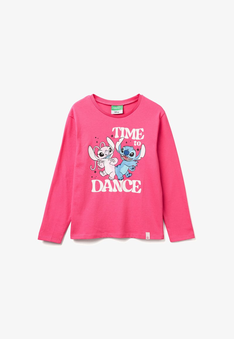 Rosa Langarmshirt mit einem Grafiken von zwei Cartoonfiguren, die tanzen, und dem Text "JETZT TANZEN" in fetten weißen Buchstaben.