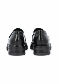 Chaussures en cuir noir avec une finition brillante, bout arrondi et un talon épais. Présentent des coutures minimales et un design lisse et épuré.