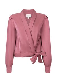 Roze satijnen wikkelblouse met een strikceintuur, lange mouwen en gevouwen schoudernaden. Kenmerkt zich door een zachte textuur en een diepe V-hals.