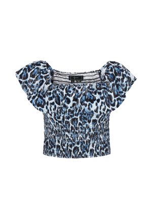 Sininen ja musta leopardi-kuvioinen hartiat paljastava pusero, jossa on kiristysvyötärö ja röyhelöreunainen pääntie, valkoisella taustalla.