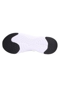 Semelle de chaussure de sport avec une base en caoutchouc blanc, des zones de traction noires, des motifs texturés et des courbes sur le côté pour améliorer l'adhérence et la flexibilité.