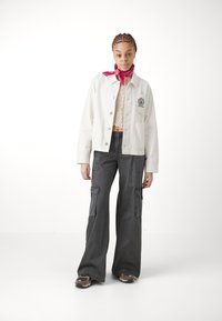 Obey Clothing ROSE CHORE JACKET - Poletna jakna - whisper white