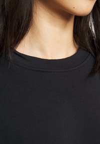 Pieces Petite Sudadera - black