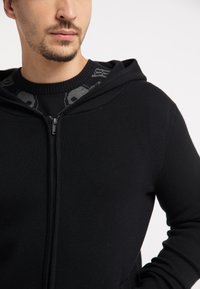 TUFFSKULL TUFFSKULL THREEZY - Vest - schwarz