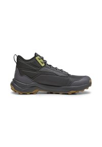 Scarpe da ginnastica nere con una tomaia testurizzata, punta rinforzata, dettagli verde lime e una suola in gomma robusta e lavorata.