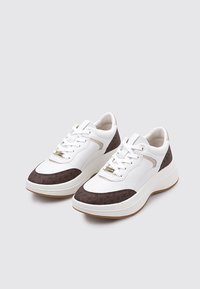 Geox D SPHERICA ECUB-3 D - Zapatillas - white