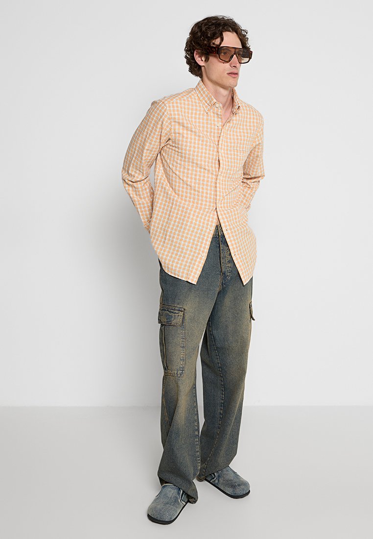 REGULAR FIT