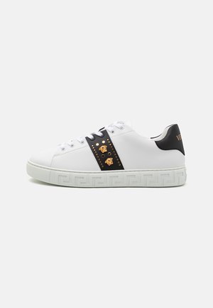 Versace APPLICATION MEDUSE AND STUD - Matalavartiset tennarit - white/black/gold