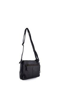 Czarna skórzana torba na ramię z regulowanym paskiem, z przednią kieszenią na zamek oraz stonowanym detalem przeszycia. Gładka tekstura, kompaktowy design.